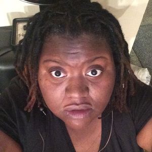 Meet your Posher, Desiree